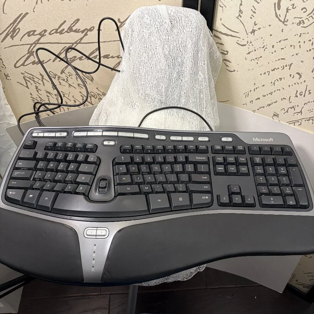 2018 Microsoft Natural Ergonomic Keyboard 4000 v1.0 AS-IS TESTED -Riser Included